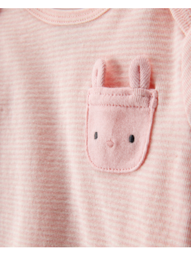 חליפת 4 חלקים כוללת כובע וגרביים ורוד