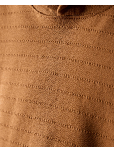 קפוצ'ון מרקם פסים חום