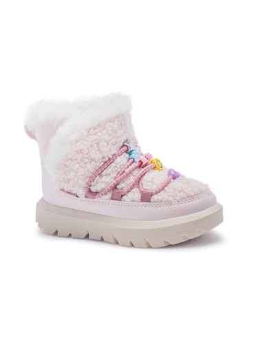 מגפונים במראה שרפה עם קישוטים צבעוניים