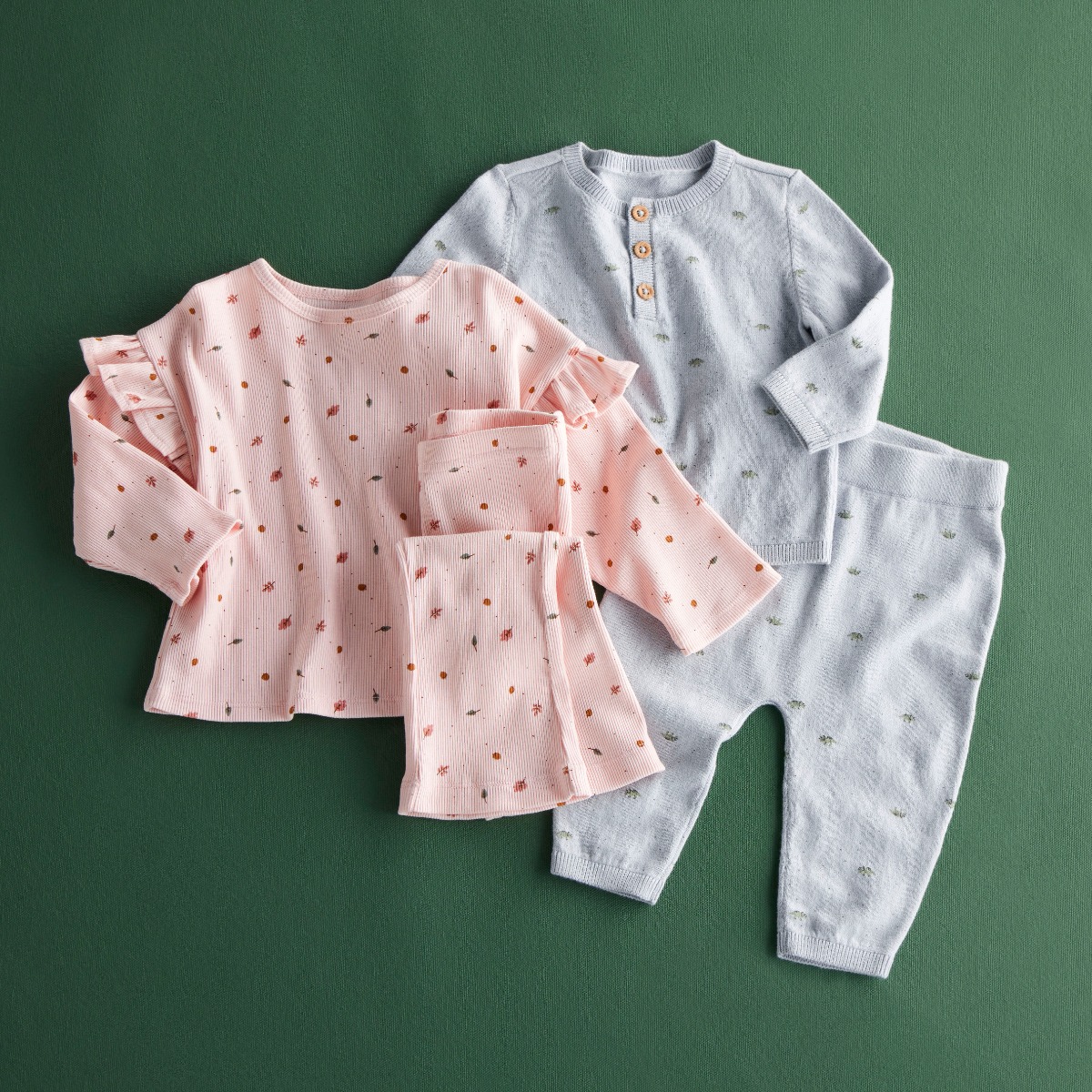 חליפות וסטים